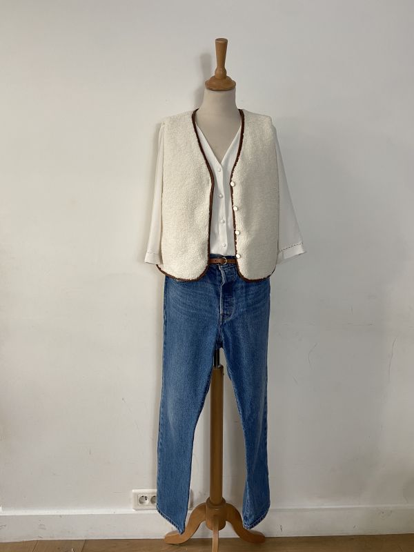 gilet IN APRIL 1986, chemisier YCOO, jean LEVIS